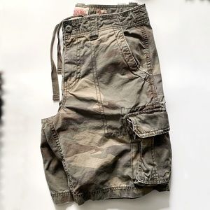 •MOSSIMO• Men’s Size 34 Camo Cargo Shorts